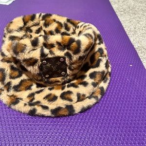 LV reform Fur bucket hat